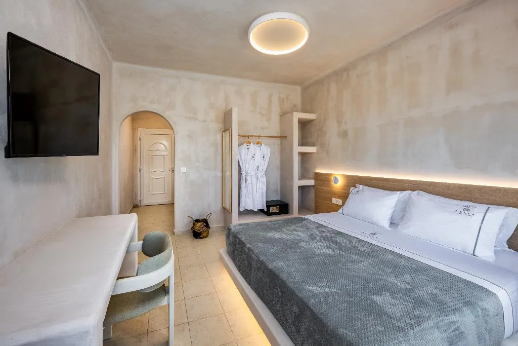 JUNIOR SUITE SEA VIEW Room, Aelia Luxury Suites, Santorini