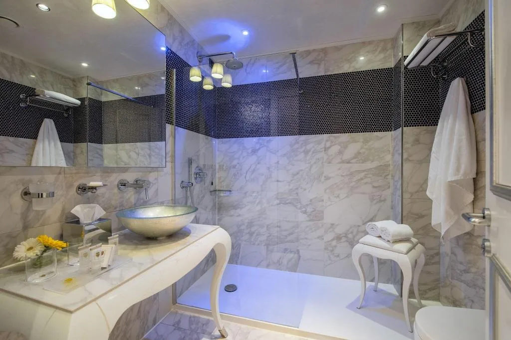 SUITE WITH DOUBLE BED Room, Carnival Palace, Venice