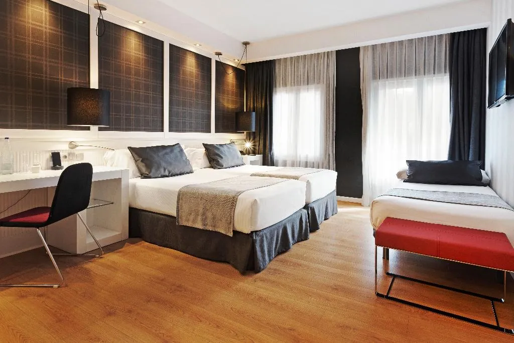 TRIPLE STANDARD Room, Catalonia Reina Victoria Hotel, Costa Del Sol