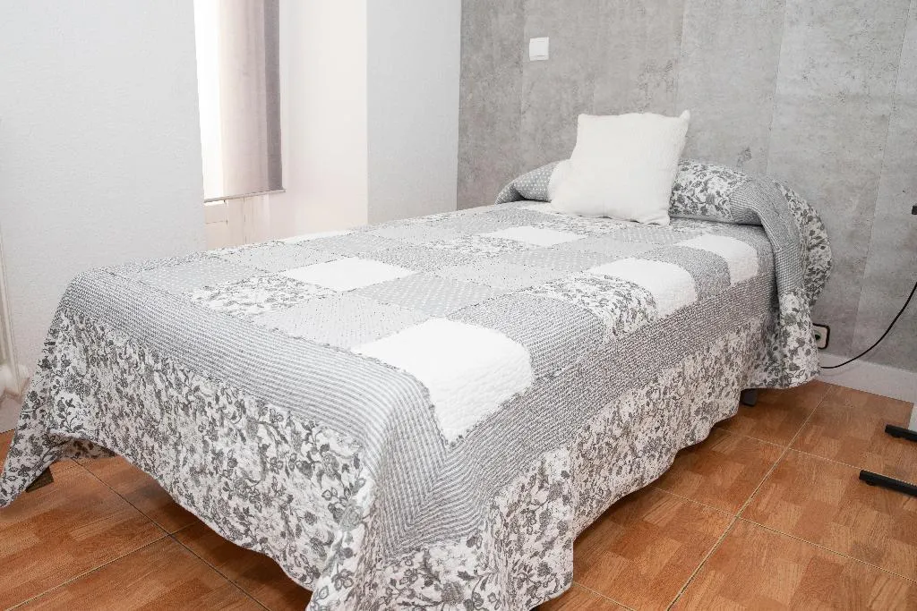 SINGLE STANDARD Room, Tokio, Madrid