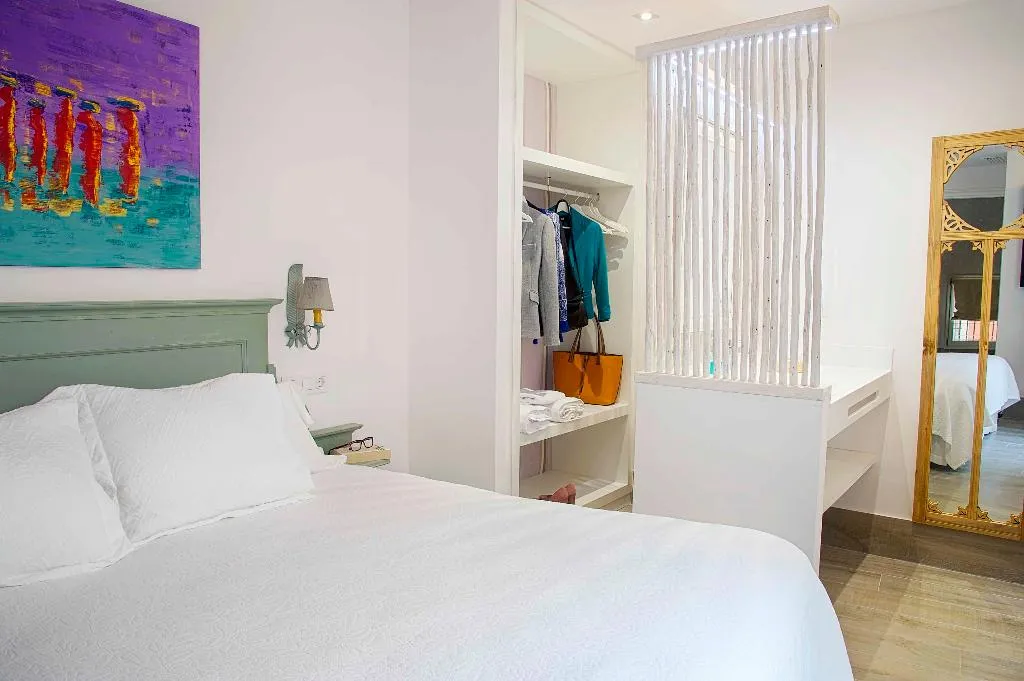 APARTMENT DELUXE Room, Overland Suites Catedral Luxury Apartments, Seville