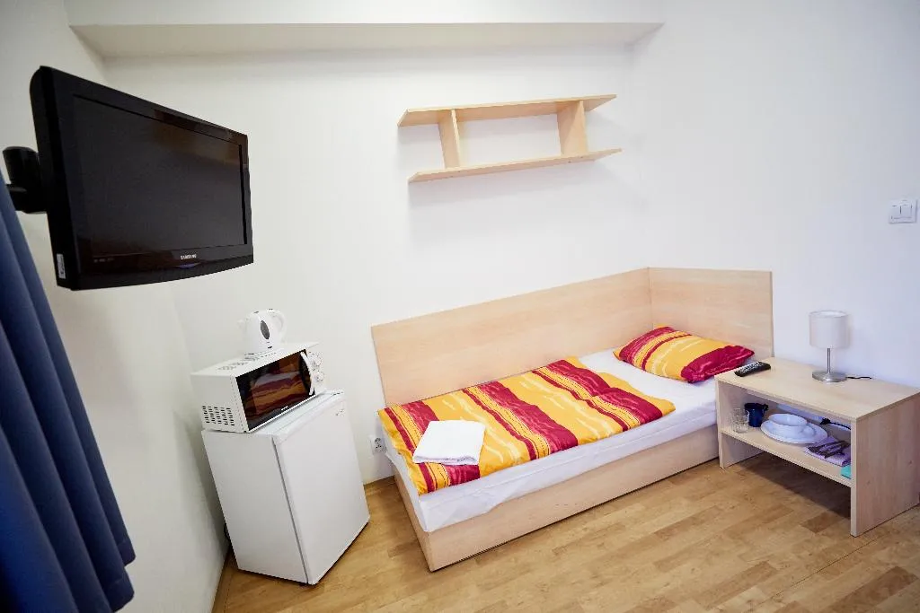 SINGLE STANDARD Room, University Hotel, Prague