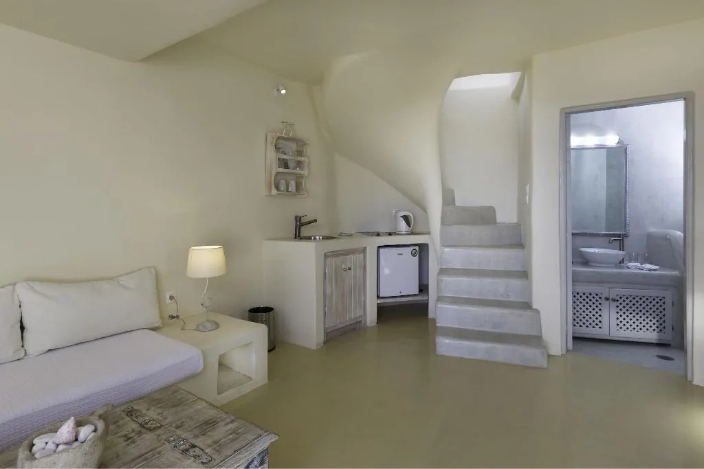 CAVE HONEYMOON Room, Oia Mare Villas, Santorini