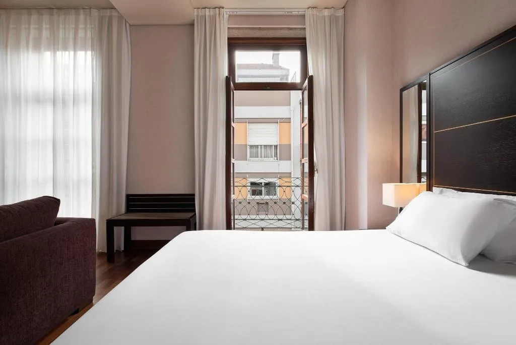JUNIOR SUITE TWO BEDS Room, Eurostars das Artes, Porto