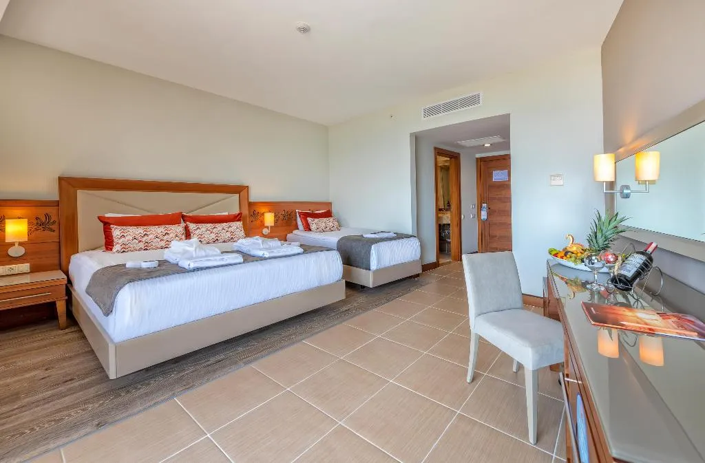 JUNIOR SUITE STANDARD Room, Kirman Leodikya Resort, Antalya