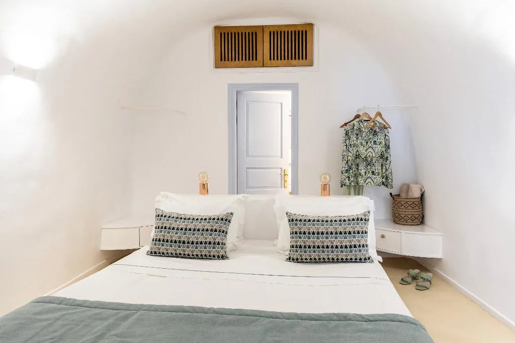 VILLA WITH JACUZZI Room, El Verano Collection Santorini, Santorini