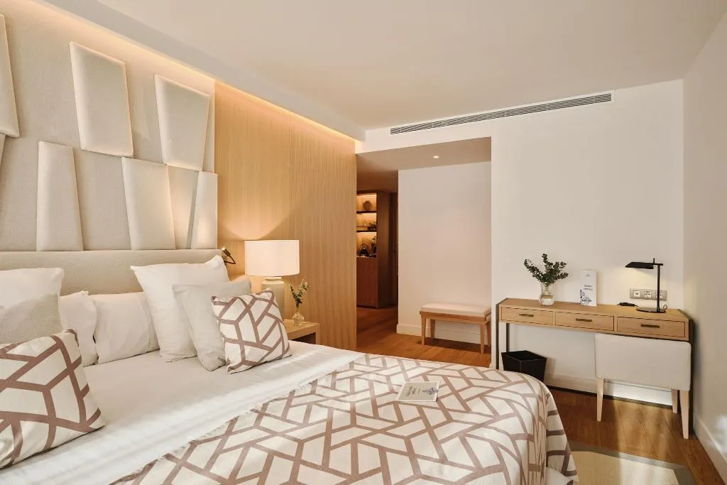 DOUBLE DELUXE Room, Hospes Palau de la Mar Valencia, Valencia