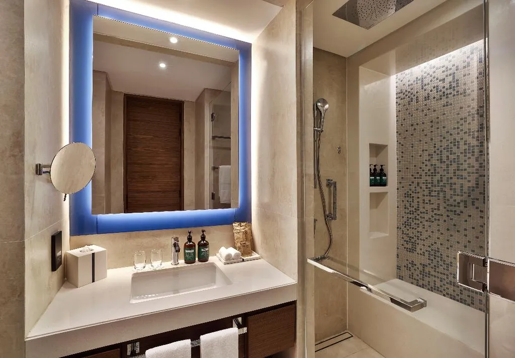 TWIN GUEST ROOM Room, Tumbi Ht Dubai The Palm, Tapestry Collec by Hilton, Dubai