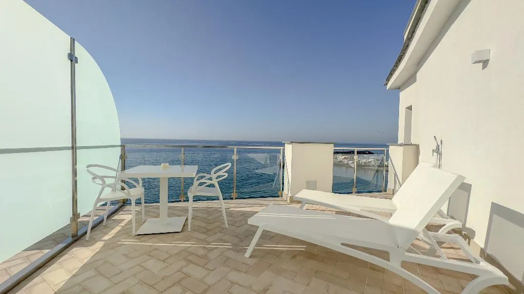 SUITE ONE BEDROOM ONE BATHROOM Room, Giosue' a Mare, Naples