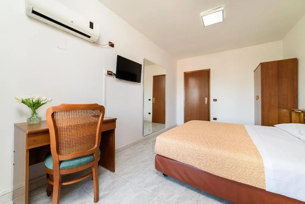 DOUBLE ECONOMY Room, Hotel La Mela, Naples