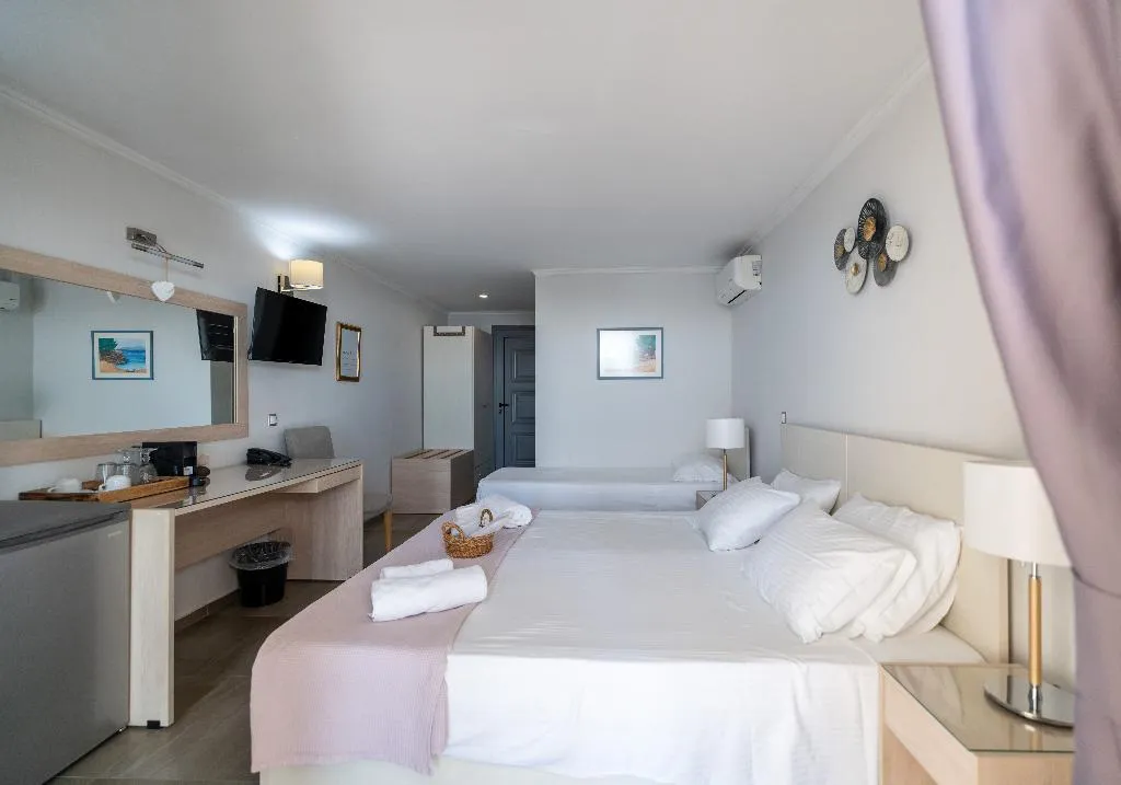 TRIPLE TWO BEDS Room, La Luna, Skiathos