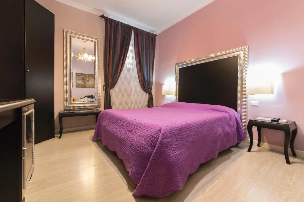 DOUBLE STANDARD Room, Ai 7 Scalini, Naples