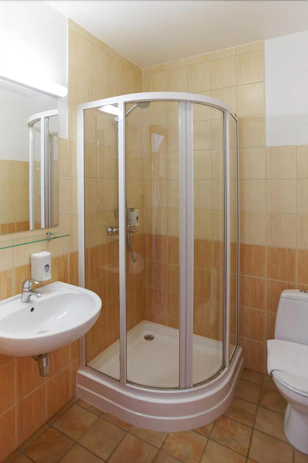 Room, Edvards, Riga