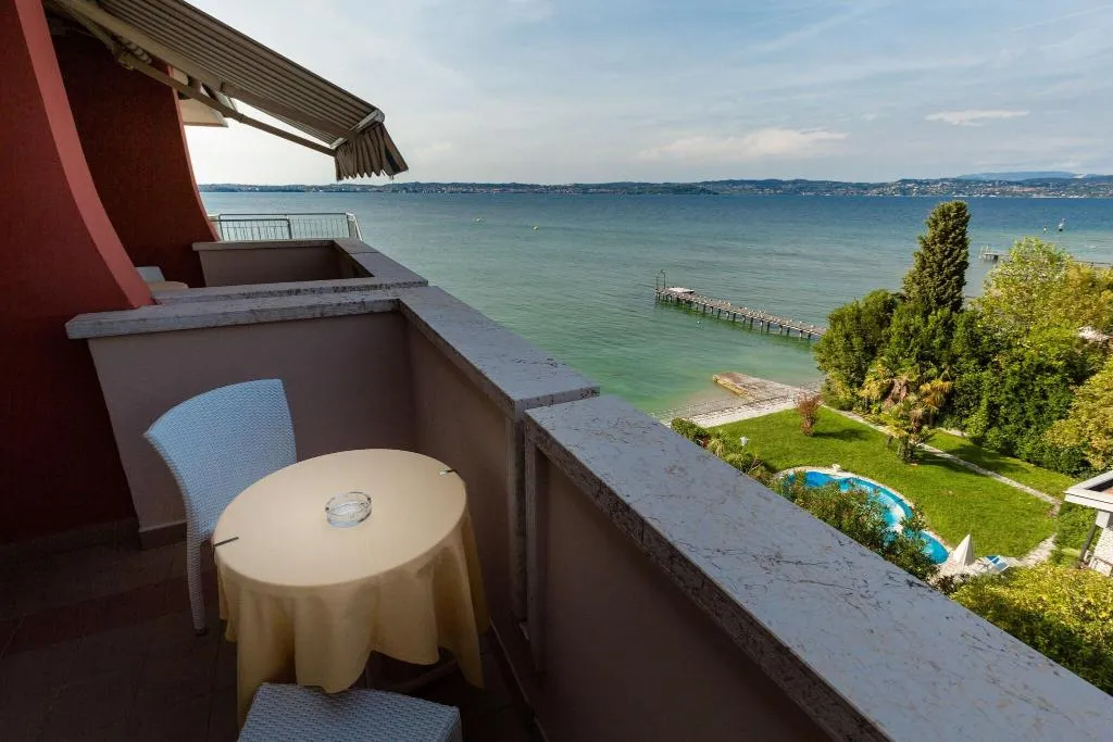 TWIN WITH VIEWS Room, Hotel Continental Wellness & Spa, Milan