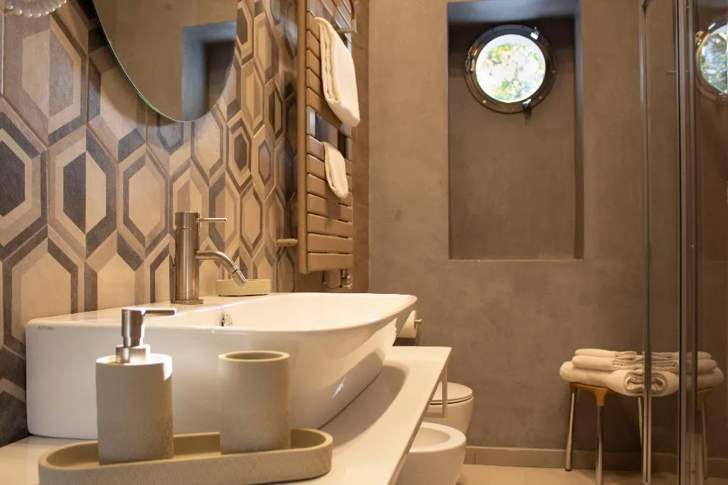 DOUBLE DELUXE KING BED Room, Relais Villa Montedonzelli, Naples