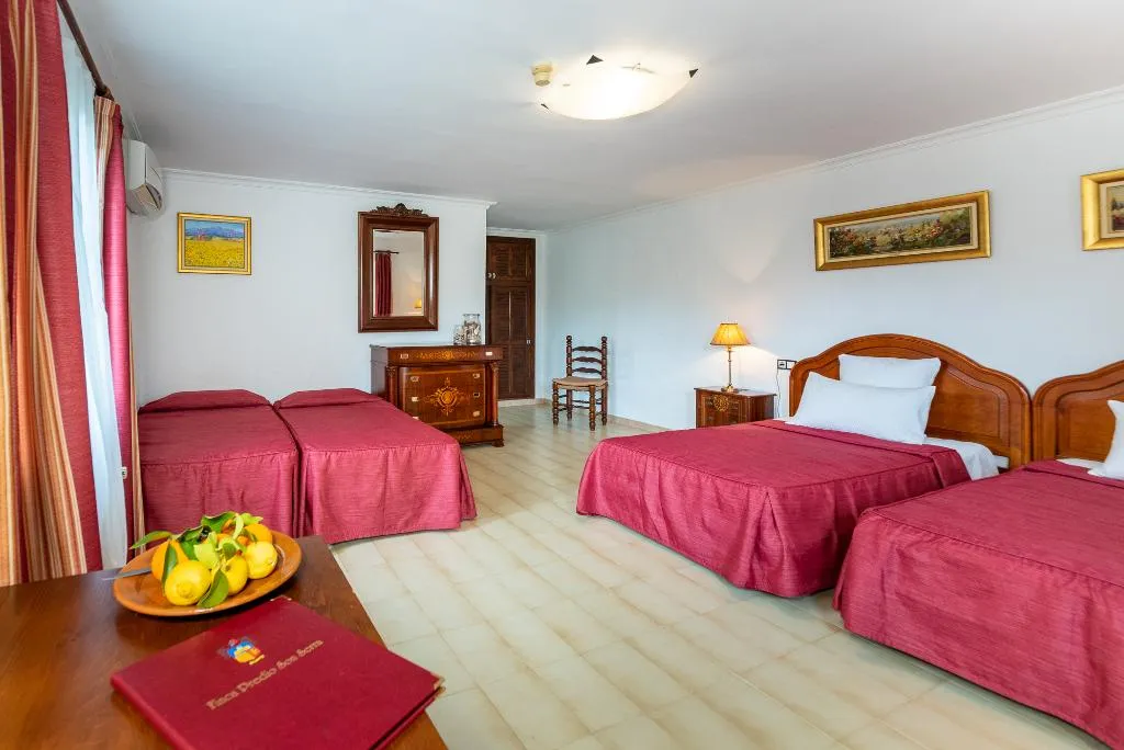 FAMILY ROOM WITH TERRACE Room, Hotel Rural Predio Son Serra, Majorca