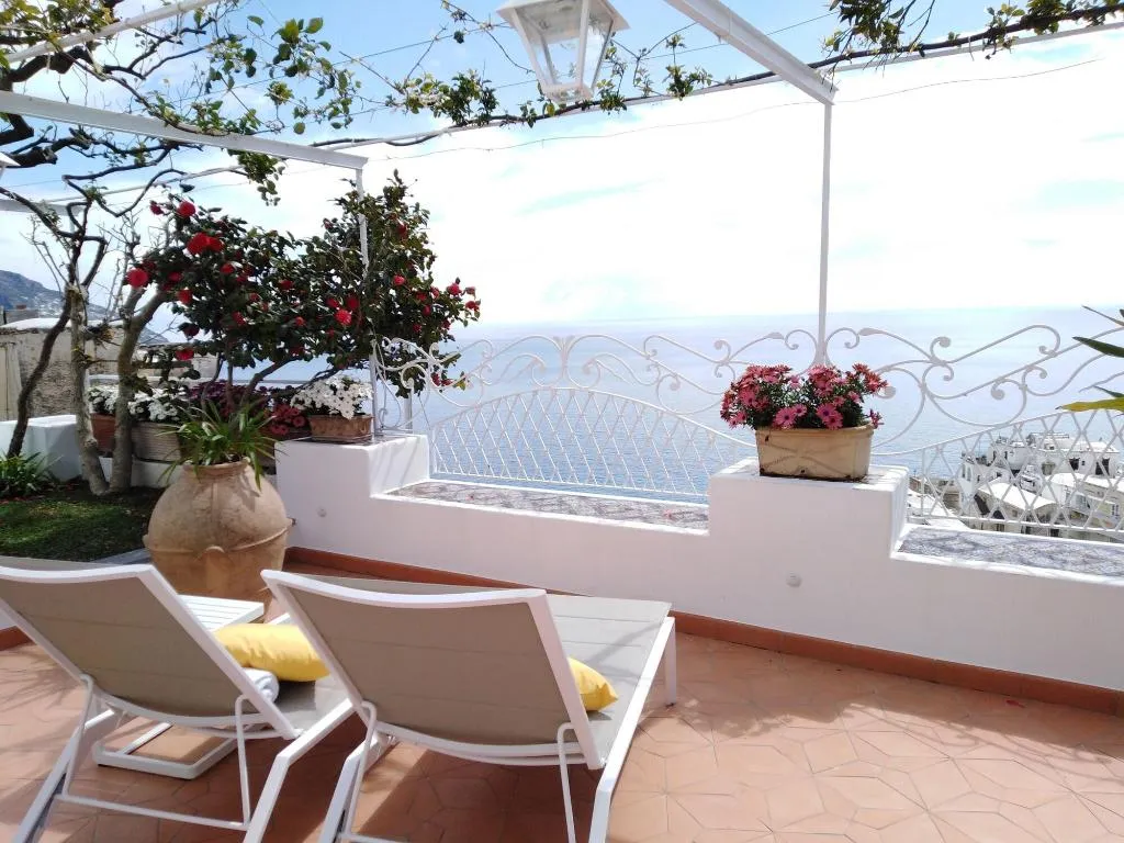 Room, La Bizantina, Naples