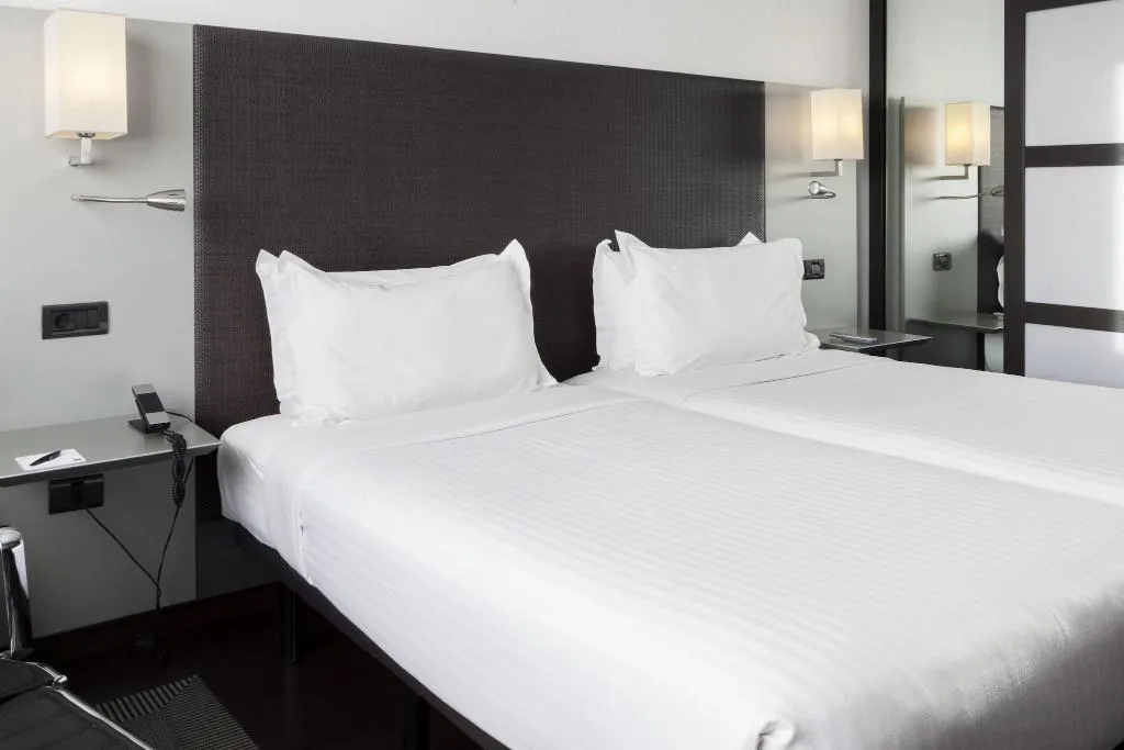 DOUBLE QUEEN SIZE BED Room, AC Porto, Porto