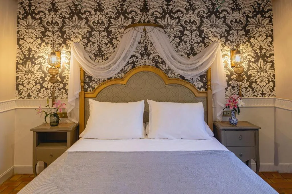 DOUBLE GRAND Room, Gravina 51, Seville