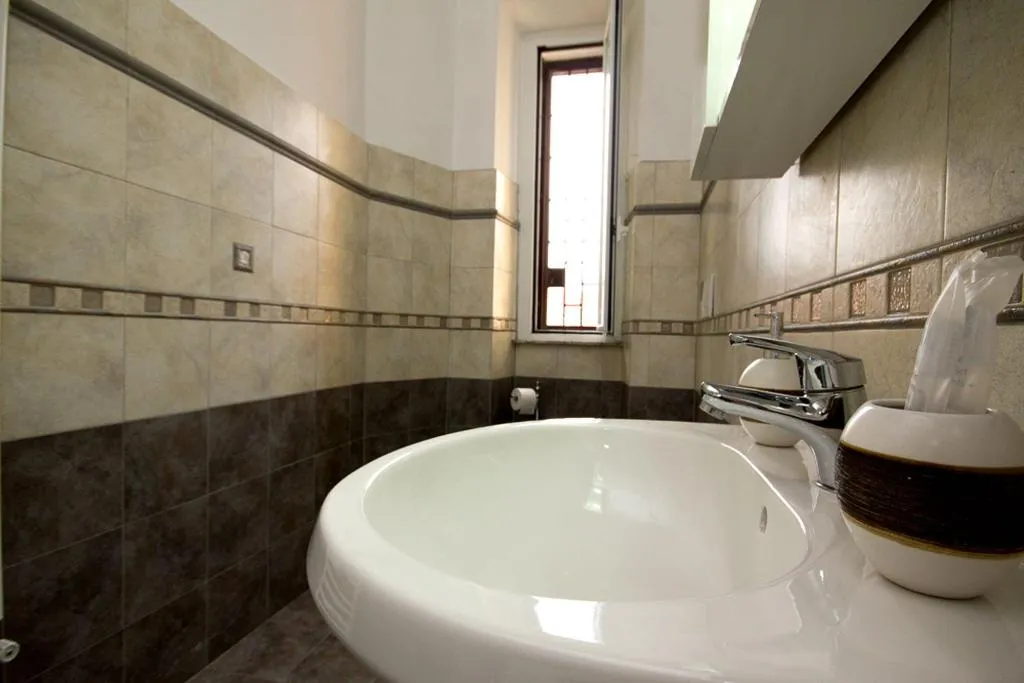 Room, Casa Via Cesena, Naples