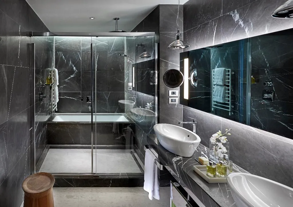 SUITE KING SIZE BED Room, Mandarin Oriental Milan, Milan