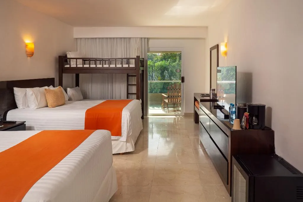 FAMILY ROOM STANDARD Room, Flamingo Cancun All Inclusive, Cancun Area