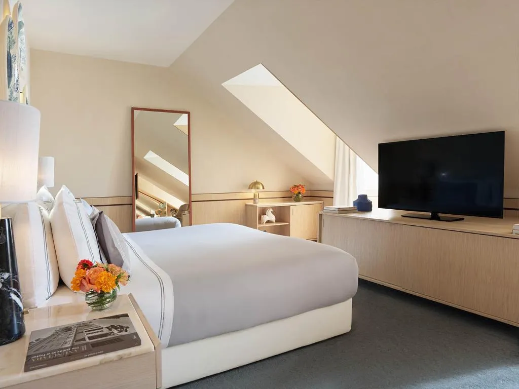 JUNIOR SUITE WITH DOUBLE BED Room, The One Palacio Da Anunciada, Lisbon