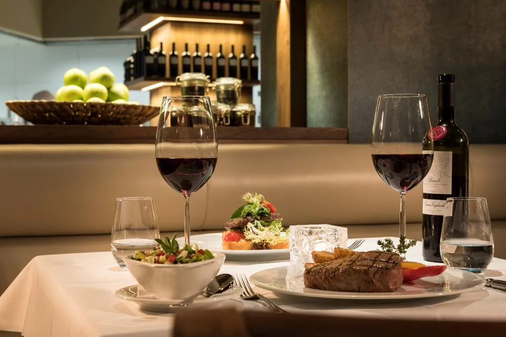 Restaurant, Estrel Hotel Berlin, Berlin