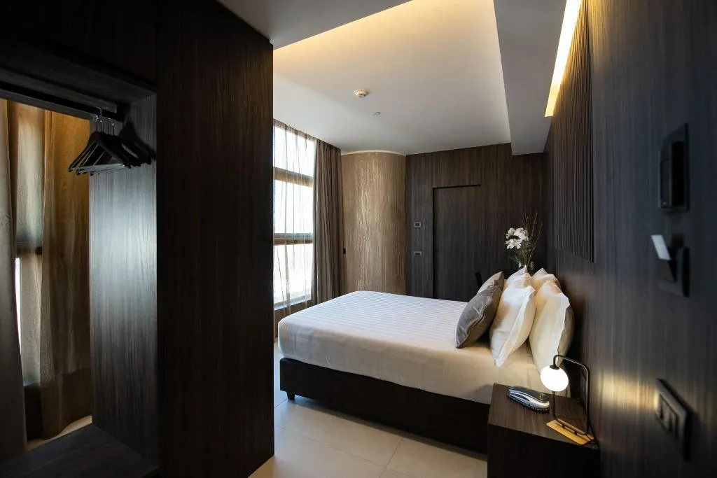 Room, Gold Tower Lifestyle Hotel, Naples