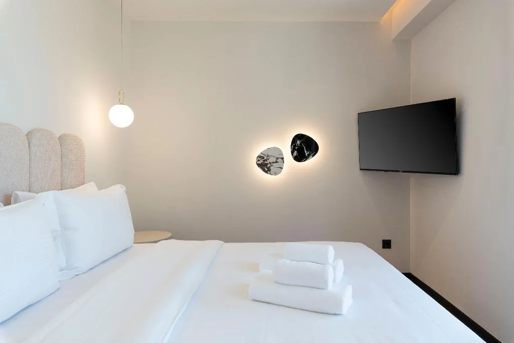DOUBLE DELUXE QUEEN BED Room, Parea, Athens