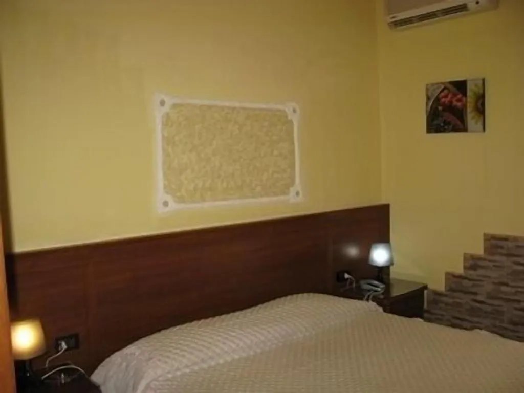 Room, Pensione Enea, Naples