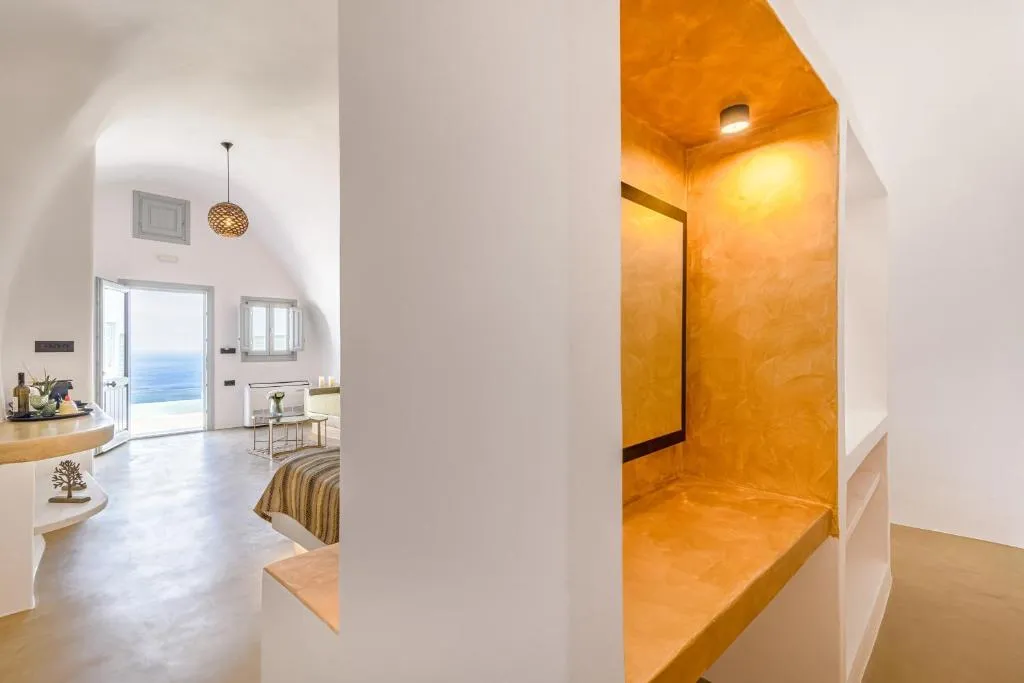 SUITE SUPERIOR WITH PRIVATE POOL Room, Siete Mares Luxury Suites, Santorini