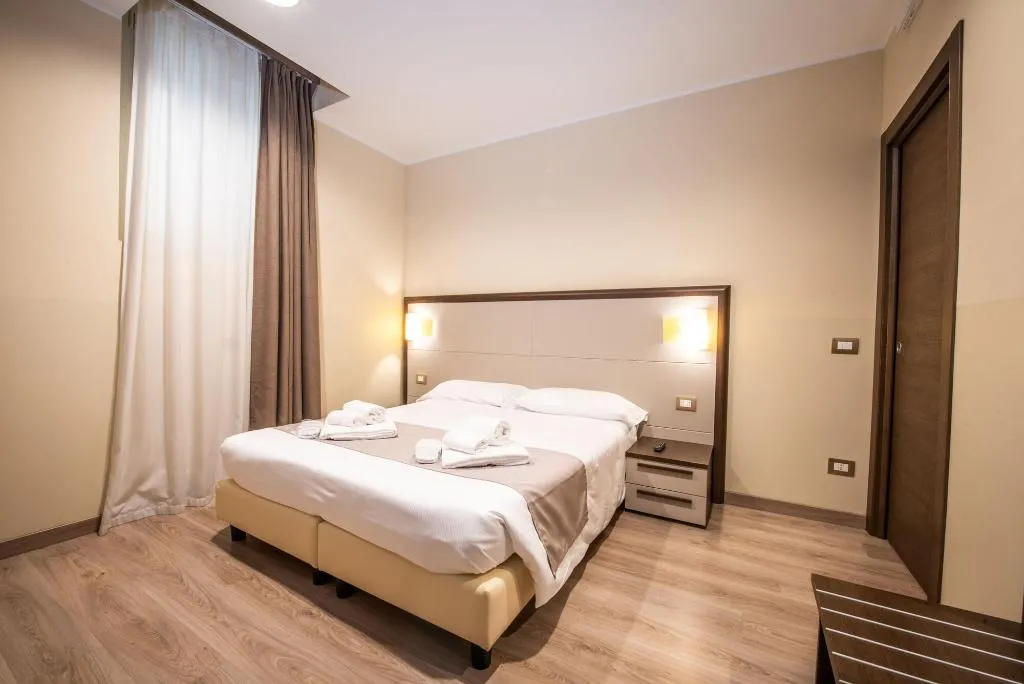 Room, Hotel Rosa, Milan