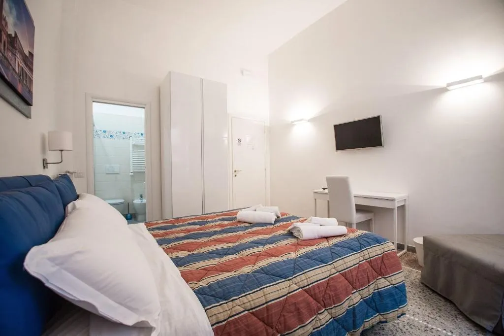 Room, Desiderio Di Roma, Naples