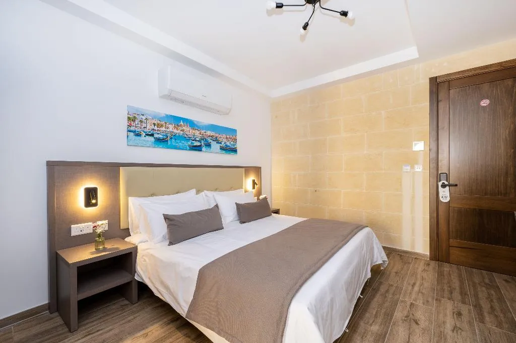 DOUBLE WITH BALCONY Room, C4 Retreats Gozo, Gozo