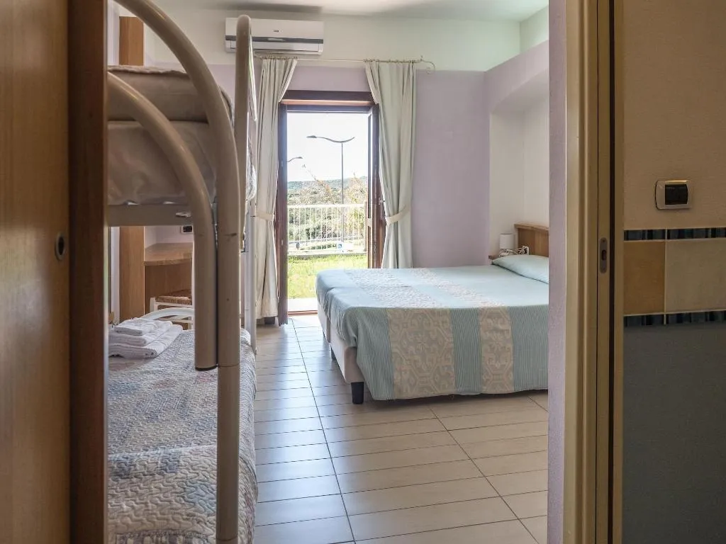 Room, Cala Reale, Cagliari