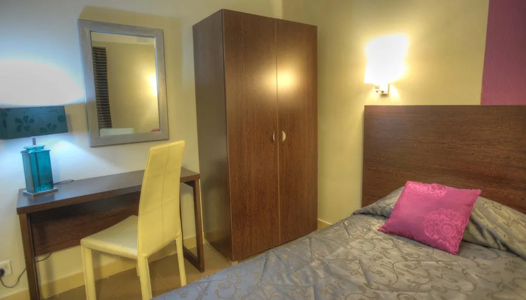 Double or Twin STANDARD Room, Carlton Hotel, Malta