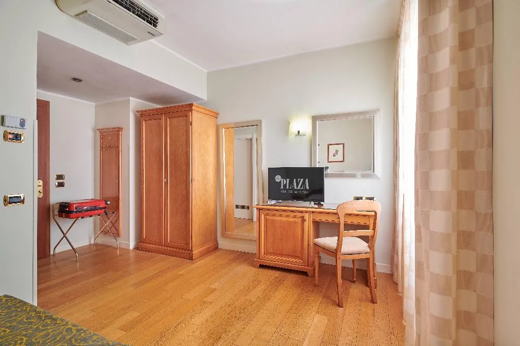 Double or Twin STANDARD Room, Hotel Plaza Venice, Venice