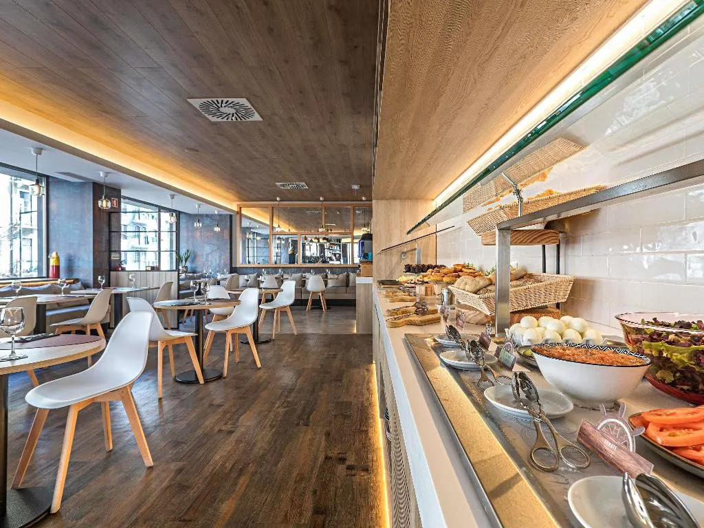 Restaurant, Ibis Styles Lisboa Centro Liberdade NE, Lisbon