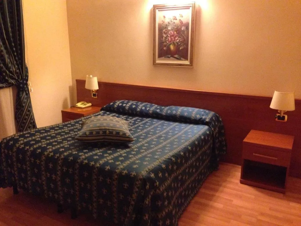 Room, Hotel Fenicia, Naples