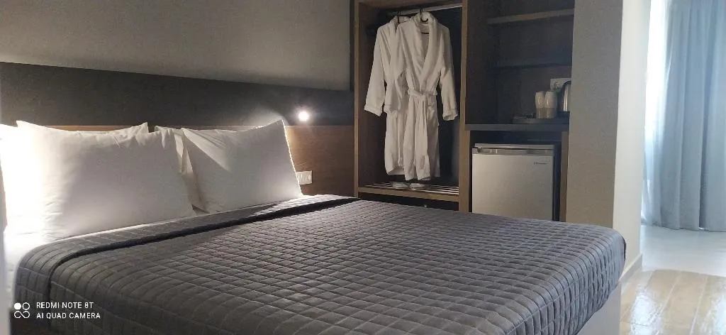 DOUBLE DELUXE Room, Elizabeth Queen Luxury Rooms, Thessaloniki