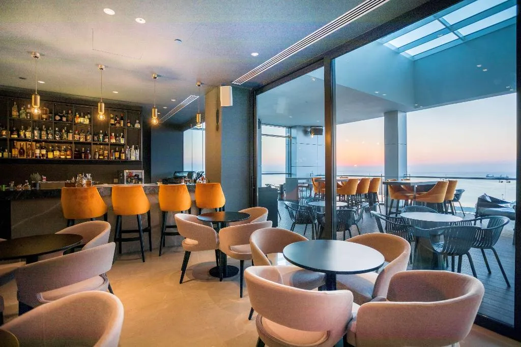 Bar, Radisson Blu Hotel Larnaca, Cyprus