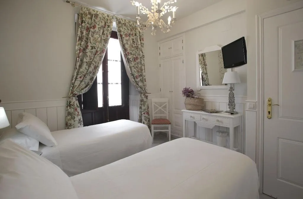 Room, Puerta de Sevilla, Seville