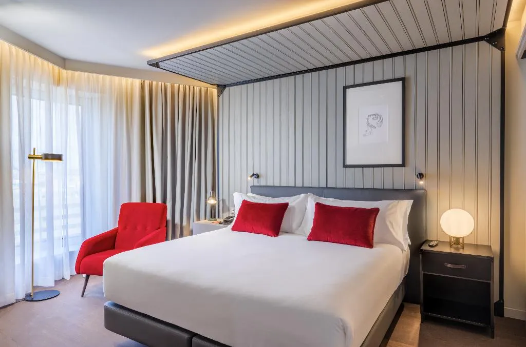 SUITE ONE BEDROOM Room, Canopy by Hilton Madrid Castellana, Madrid
