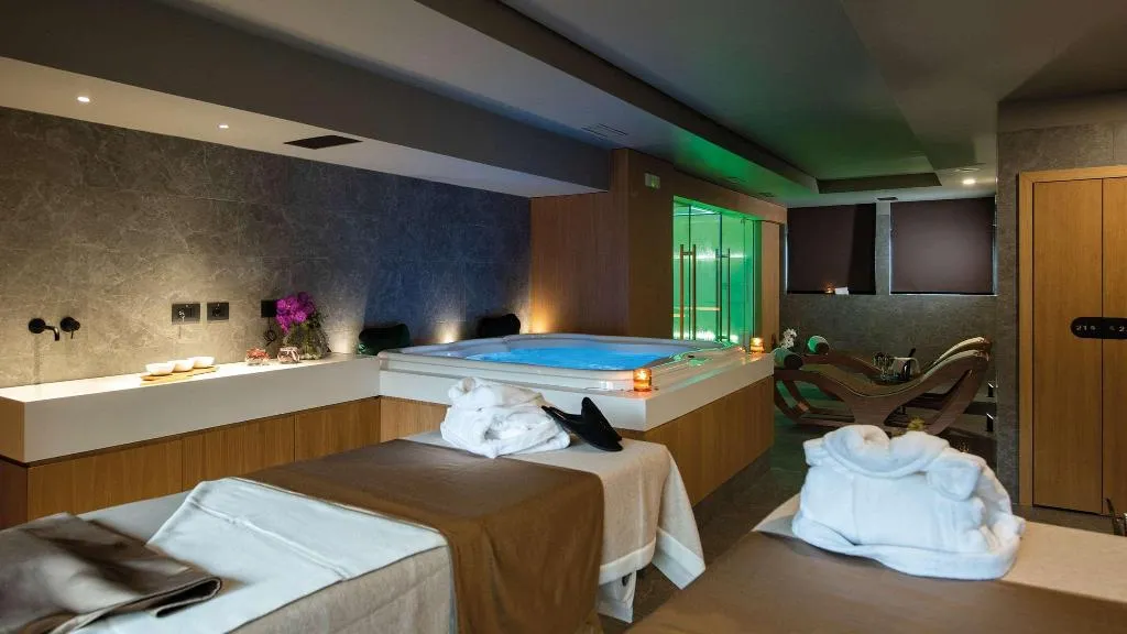 Sports and Entertainment, Gold Tower Lifestyle Hotel, Naples