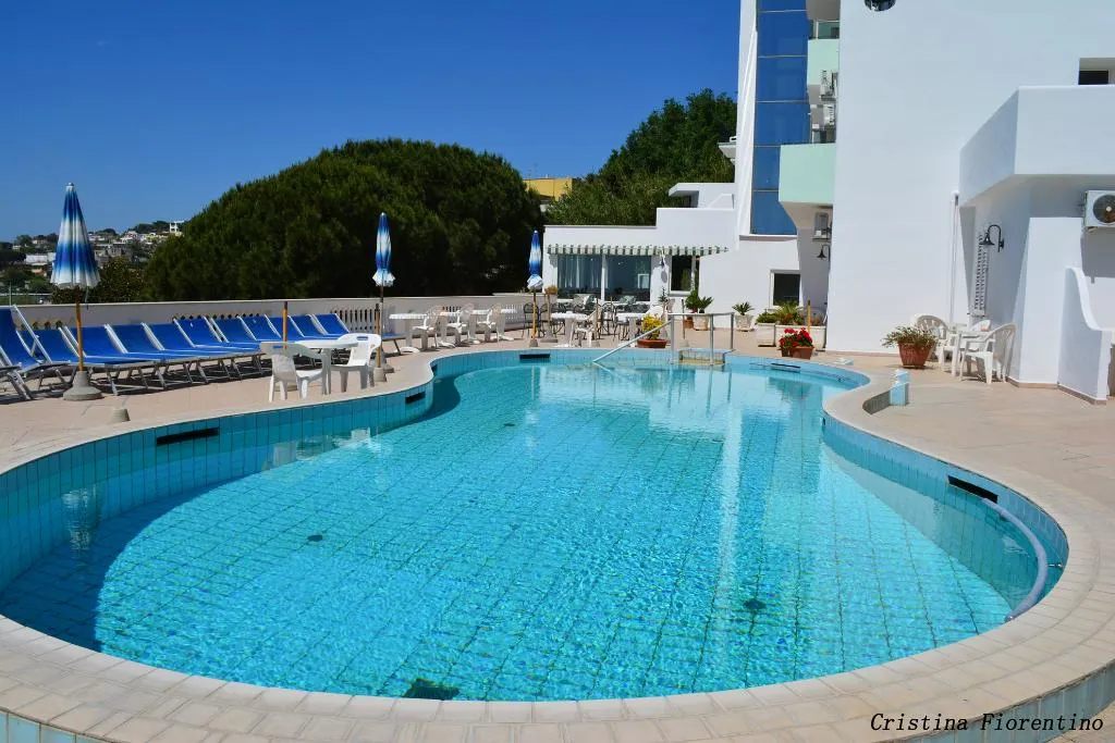 Pool, La Ginestra, Naples
