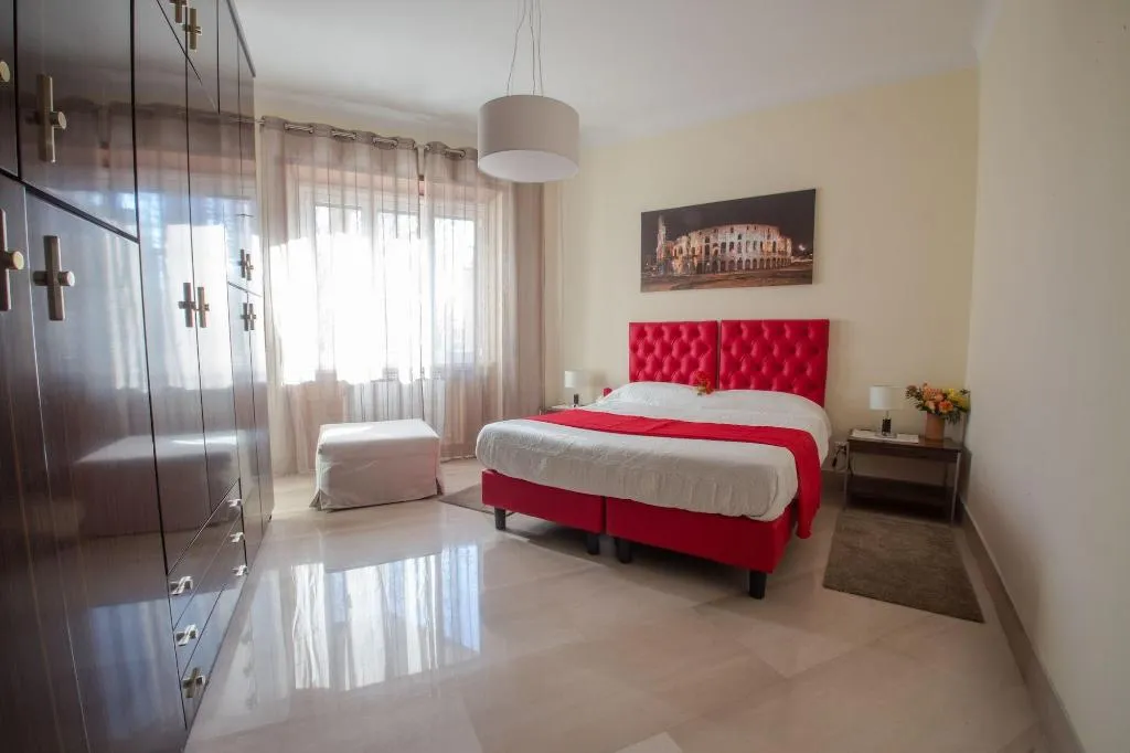 Room, Desiderio Di Roma, Naples