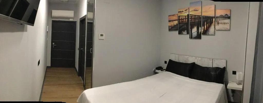 Room, H La Cabaña, Madrid
