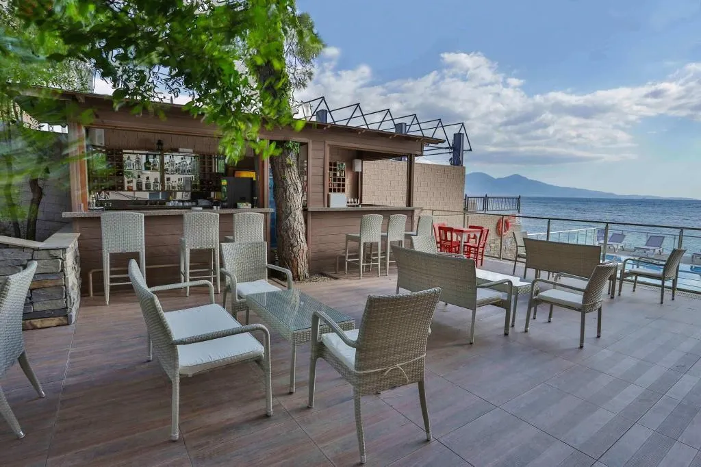 Bar, Melis, Izmir