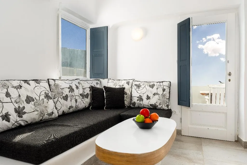 JUNIOR SUITE SEA VIEW WITH PRIVATE POOL Room, Amaze Suites, Santorini